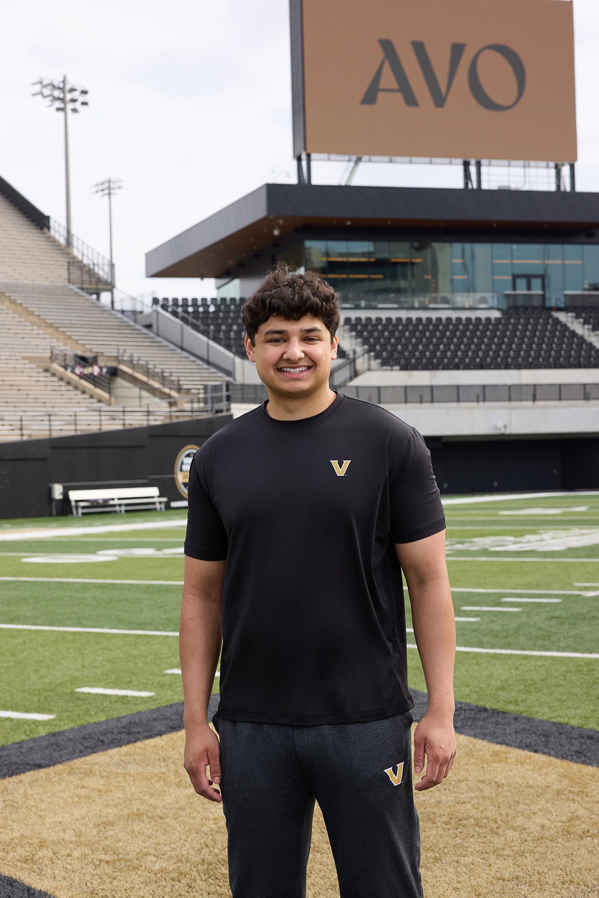 Vanderbilt Logo Flex Form Mens Tee